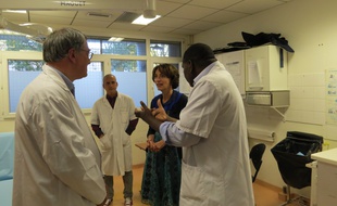 Marisol Touraine est allée à la rencontre des soignants de l'hôpital Delafontaine à Saint-Denis lundi 3 octobre 2016.