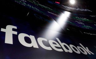 Le logo Facebook à New York's Times Square en mars 2018.