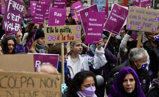 Des milliers de personnes ont défilé à Paris ce samedi contre les violences sexistes et sexuelles à l'appel du collectif #NousToutes.
