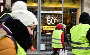 Des gilets jaunes manifestent à Bordeaux, le 20 janvier 2019.