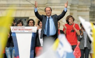 Selon le PS, François Hollande a réuni 100 000 personnes à Vincennes, dimanche.