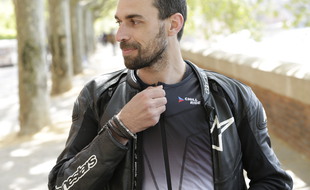 La start-up toulousaine Chill Ride a conçu un gilet rafraichissant et chauffant à enfiler sous le blouson sécurisé du motard.