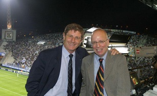 Thierry Roland et Jean-Michel Larqué, lors d'un match de Ligue des champions Marseille - Belgrade, en 2003