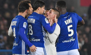 Soirée papouilles à la Meinau lors de Strasbourg-PSG.