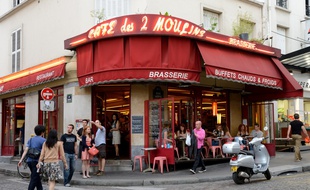 Le café des Deux Moulins, rue Lepic (18e arrondissement)