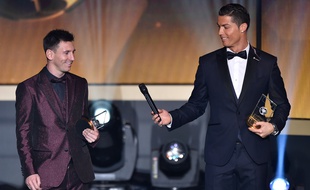 Lionel Messi et Cristiano Ronaldo lors de la cérémonie du Ballon d'or, le 12 janvier 2015.