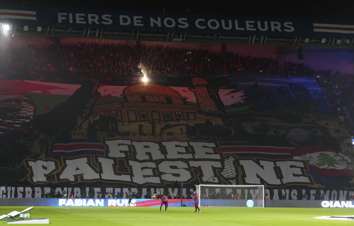 PSG - Atlético de Madrid : « Free Palestine »... Un énorme tifo en soutien à Gaza et au Liba image