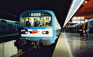 1977 : inauguration du tronçon central du RER A par le Président de la République, Valéry Giscard d’Estaing, aux commandes du matériel MS61.