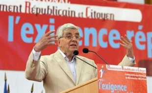 Le congrès du Mouvement républicain et citoyen (MRC), réuni dimanche au Kremlin-Bicêtre, en région parisienne, a élu Jean-Pierre Chevènement à la présidence de ce parti dont il était jusqu'à présent le président d'honneur.
