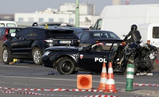 Des obsèques nationales pour les deux policiers tués jeudi sur le périphérique parisien seront organisées à la préfecture de police de Paris mardi, un moment solennel qui devrait être accompagné de "rassemblements" silencieux devant les commissariats.