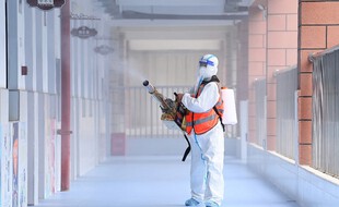 Une décontamination à Wuhan, l'épicentre de la pandémie.
