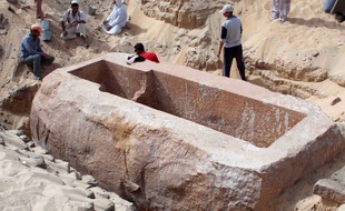 Une sépulture découverte dans la cité antique d’Abydos en 2014.