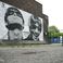 Œuvre de street art représentant Liam et Noel Gallagher