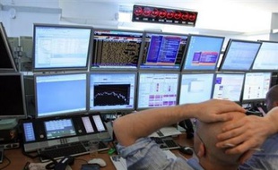 Les grandes banques centrales ont annoncé mercredi une baisse spectaculaire et concertée de leurs taux directeurs afin de doper l'économie mondiale menacée de récession, mais sans parvenir à empêcher une nouvelle débâcle sur les marchés boursiers.
