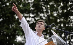Arnaud Montebourg et Marisol Touraine ont défendu dimanche lors de la traditionnelle Fête de la Rose les 100 jours de François Hollande - par ailleurs sévèrement épinglés par Jean-Luc Mélenchon - en réclamant "cinq années pleines" pour accomplir le "changement".