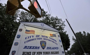 Un panneau de la prison de Rikers Island, dans le Queens, à New York le 16 mai 2011