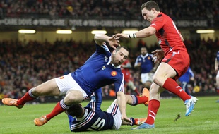 Jean-Marc Doussain a vécu un match très difficile avec le XV de France à Cardiff, face au Pays de Galles de George North (27-6), le 21 février 2014.