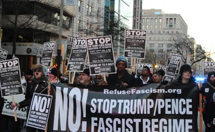 Des militants antifascistes ont manifesté contre l'investiture de Donald Trump, le 18 janvier 2017, à Washington.