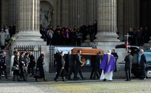 Le cercueil de Michel Delpech à la fin des funérailles religieuses à l'église Saint-Sulpice, le 8 janvier 2016 à Paris