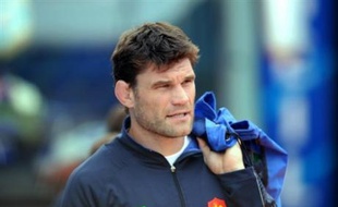 Le deuxième ligne du XV de France Fabien Pelous, retenu comme remplaçant, est "très heureux" d'être en mesure de participer, en tant que remplaçant, au quatrième match de la Coupe du monde, face à la Géorgie, dimanche à Marseille, a indiqué le manager Jo Maso.