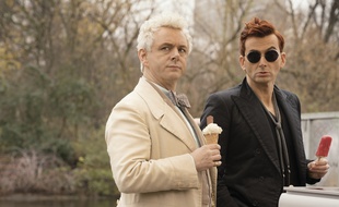 On se rend pas trop compte là, mais c'est le bien contre le mal, le paradis et l'enfer, Michael Sheen et David Tennant dans «Good Omens» sur Amazon Prime Video