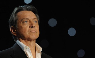 Le comdéien français Bernard Giraudeau alors qu'il s'apprête à présider la 23e cérémonie des Molières, à Paris, le 26 avril 2009.