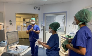 Personnel soignant au service réanimation du CHU de Bordeaux
