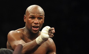 Le boxeur américain Floyd Mayweather a dépassé son compatriote golfeur Tiger Woods au rang de sportif le mieux rémunéré du monde en 2011, selon l'enquête annuelle du magazine Forbes.