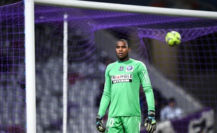 Ali Ahamada, le gardien du TFC, lors du match de Ligue 1 contre Monaco, le 5 décembre 2014 au Stadium de Toulouse.