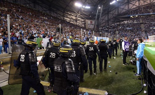 Les CRS interviennent au Vélodrome, le 20 septembre 2015.