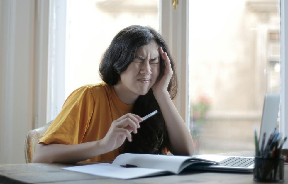 Comment éviter le mal de tête lié au travail sur écran ?