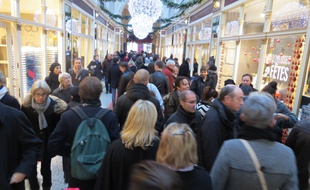 Nantes, le 14 décembre 2014, la foule en centre-ville un dimanche après-midi où les commerces sont ouverts pour la première fois