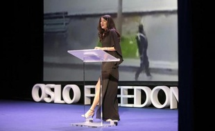 Zineb El Rhazoui, lors de son intervention dans le cadre du Oslo Freedom Forum, le 26 mai 2015 dans la capitale norvégienne
