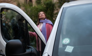 Ségolène Royal, ministre de l'Environnement, lors d'un événement presse pour marquer le cap du million de vignettes Crit'air commandées.