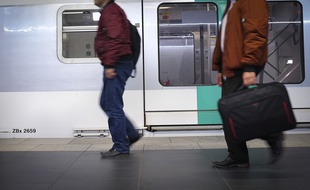 Des employés d'entreprises de Paris la Défense peuvent gagner des cadeaux s'ils ne prennent pas les transports en commun pendant les heures de pointe