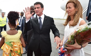 Manuel Valls et Anne Gravoin à Abidjan, le 30 octobre 2016.