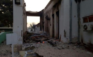 L'hôpital de l'ONG Médecins sans Frontières après une frappe aérienne, le 3 octobre 2015 à Kunduz, en Afghanistan