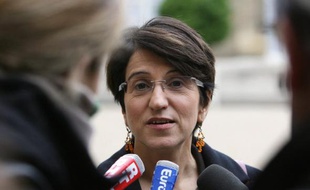 La Défenseure des enfants Dominique Versini a regretté lundi l'absence dans le nouveau gouvernement Fillon d'un ministère dédié à la famille, qui est "un sujet fondamental dont on ne peut pas se passer".