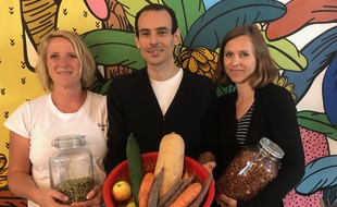 Des parents du 18 eme arrondissement de Paris qui militent pour une meilleure cantine.