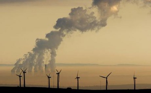 Les éoliennes du site de Royd Moor près de Sheffield, Angleterre, le 19 octobre 2007.