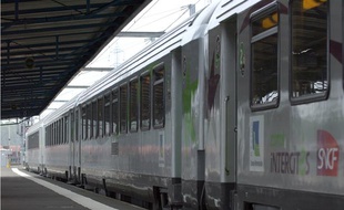 Illustration: Un train Intercités.