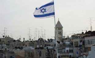 Deux des principales formations de l'extrême droite israélienne ont annoncé lundi leur fusion dans l'optique des prochaines élections, au sein d'une liste commune qui entend renforcer le caractère juif d'Israël et encourager la colonisation en Cisjordanie.