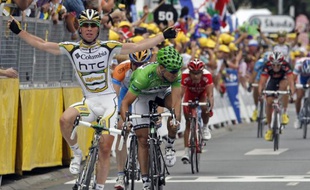 Le sprinteur de Columbia, Mark Cavendish, lors de la 10e étape du Tour de France entre Limoges et Issoudun, le 14 juillet 2009.