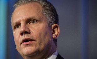 Arthur Sulzberger, le propriétaire du New York Times, principal quotidien américain, a assuré que le titre n'était pas à vendre, après la cession en une semaine de deux des grands journaux du pays, le Washington Post et le Boston Globe.