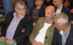Jérôme Ducros, le président du Luzenac Ariège Pyrénées, au côté de Fabien Barthez, le 25 avril 2017 au Tribunal administratif de Toulouse.