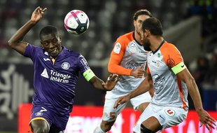 Les capitaines du TFC et du MHSC, Max-Alain Gradel et Vitorino Hilton, lors du match de Ligue 1 au Stadium de Toulouse, le 27 octobre 2018.