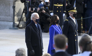 Le président des Etats-Unis Joe Biden, et la vice-présidente Kamala Harris au cimetière d'Arlington