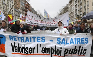 Gel des salaires, réductions d'effectifs, effort sur les retraites: les quelque 5,2 millions de fonctionnaires du pays seront à nouveau mis à contribution en 2014 pour assainir les finances publiques.
