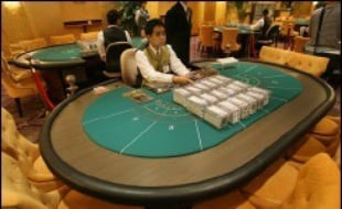 Les recettes du jeu ont égalisé l'an dernier à Macao celles de Las Vegas, à 5,6 mds USD, et l'ancienne colonie devrait à la fin de l'année avoir dépassé sa grande soeur américaine, selon les experts.