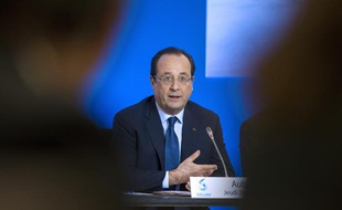 François Hollande lors d'un discours à Aubervilliers, à l'occasion de la signature de contrats de génération entre l'Etat et le groupe Solvay, le 28 novembre 2013.